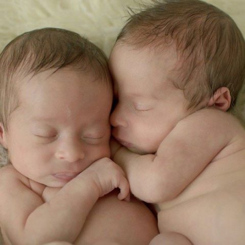 Breastfeeding Twins: A Step-By-Step Guide for New Twin Moms